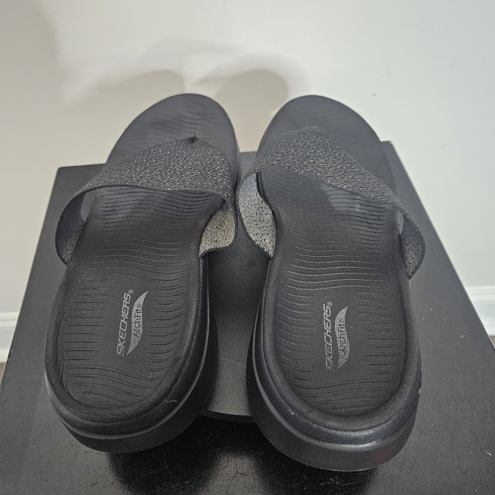 SKECHERS Performance Go Walk Arch Fit Sandals flip-flop Women's Size 11 Black - Picture 5 of 6